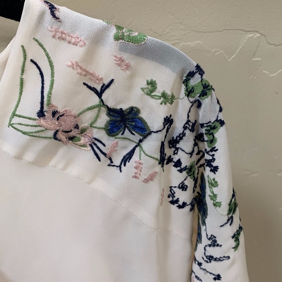 Chelsea and violet flowy blouse - Picture 3 of 6